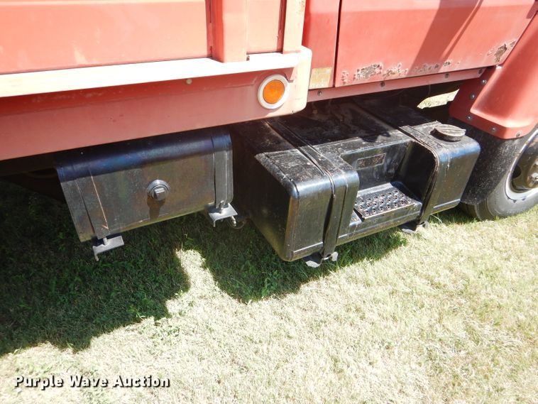 image for item FY9710 1977 Ford 7000 grain truck