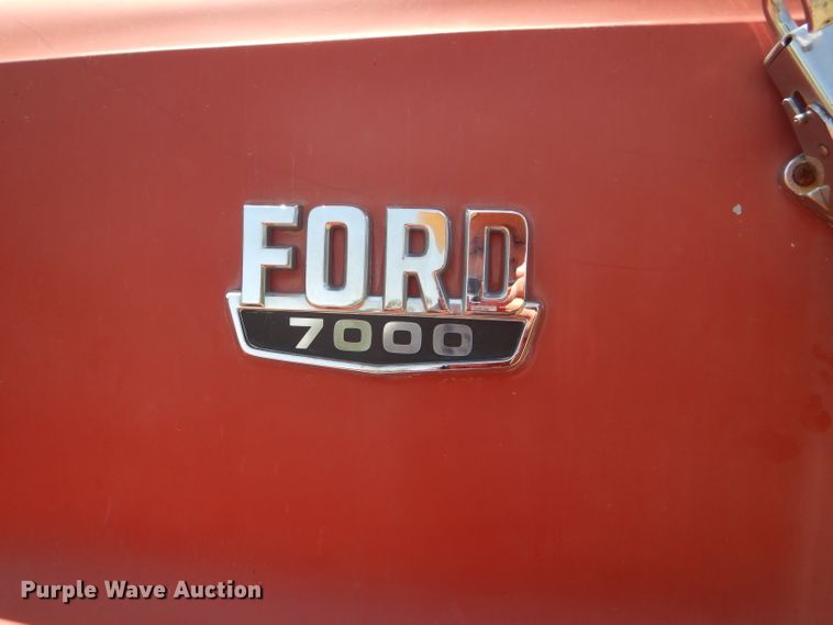 image for item FY9710 1977 Ford 7000 grain truck