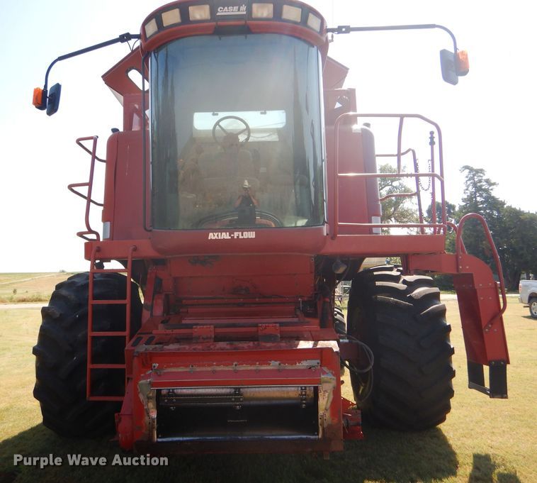 image for item FY9712 2000 Case IH 2388 combine