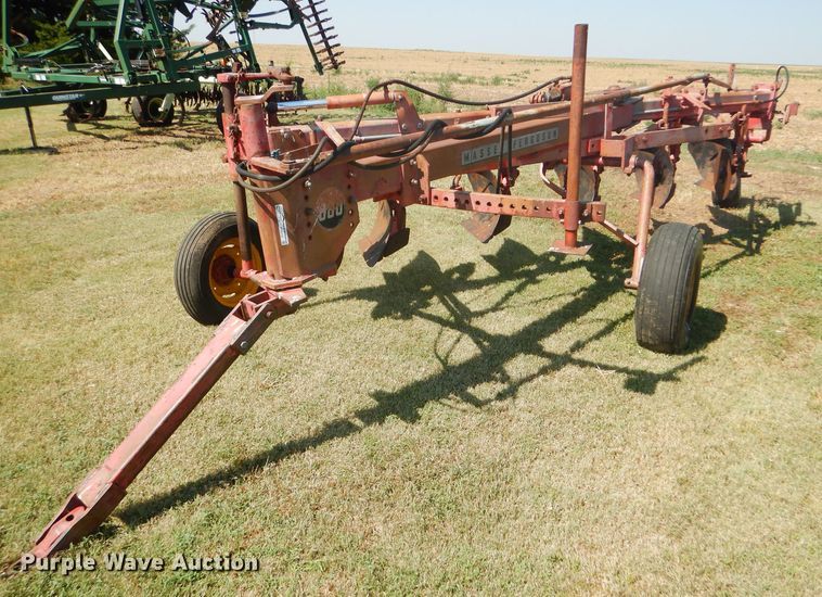 image for item FY9715 Massey-Ferguson MF880 five bottom plow