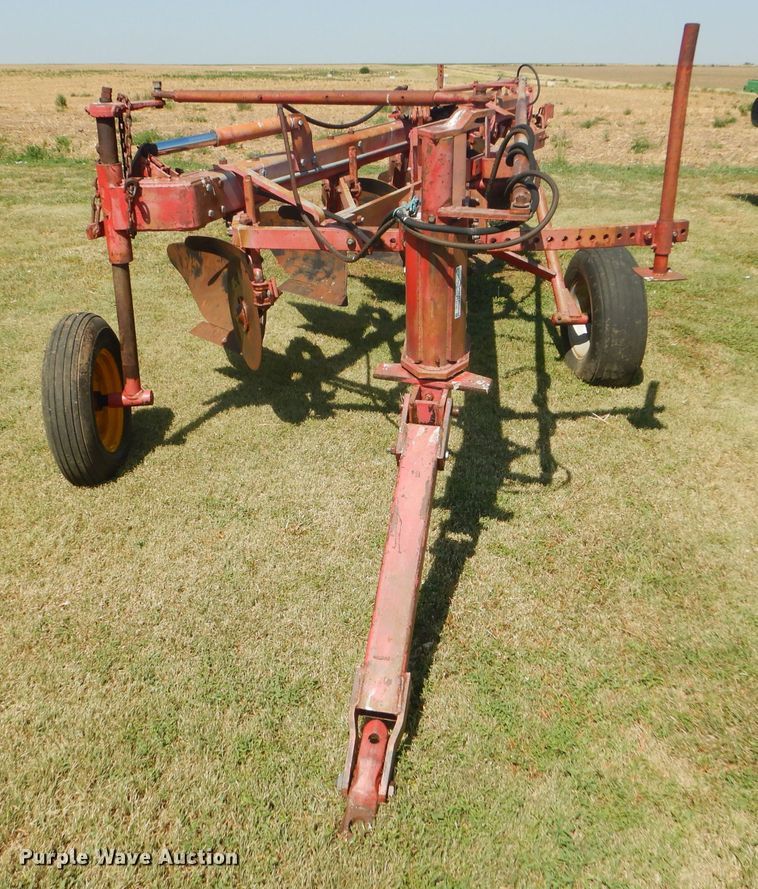 image for item FY9715 Massey-Ferguson MF880 five bottom plow