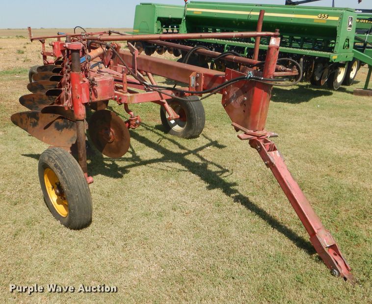 image for item FY9715 Massey-Ferguson MF880 five bottom plow