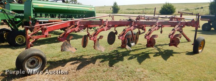 image for item FY9715 Massey-Ferguson MF880 five bottom plow