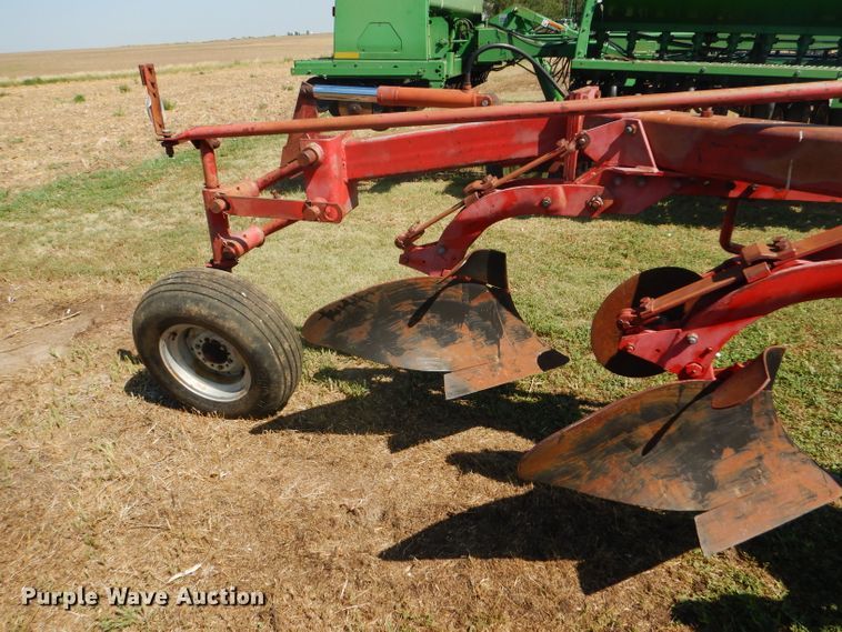 image for item FY9715 Massey-Ferguson MF880 five bottom plow