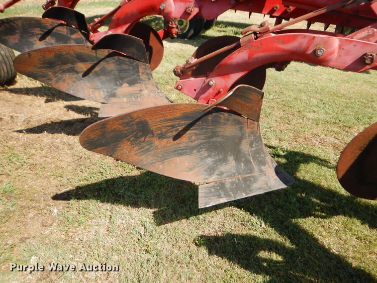 image for item FY9715 Massey-Ferguson MF880 five bottom plow
