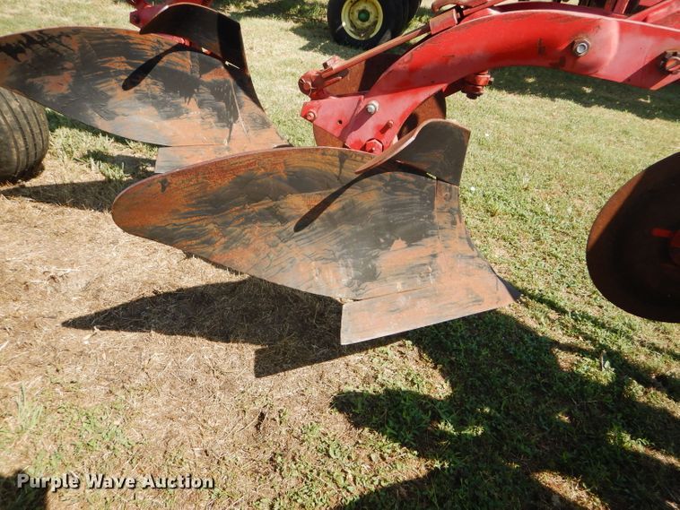 image for item FY9715 Massey-Ferguson MF880 five bottom plow