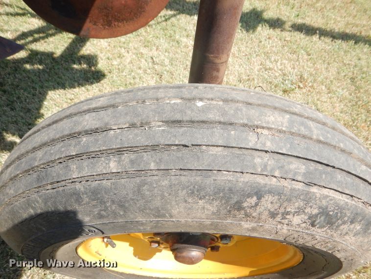 image for item FY9715 Massey-Ferguson MF880 five bottom plow