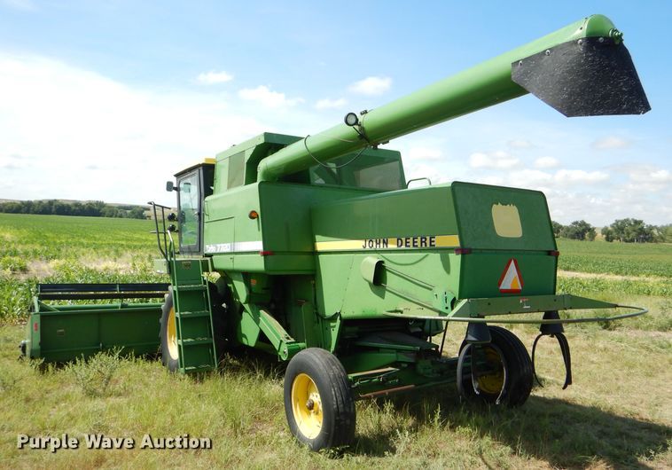 image for item FY9730 1983 John Deere 7720 combine