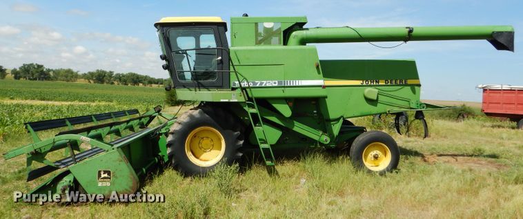 image for item FY9730 1983 John Deere 7720 combine