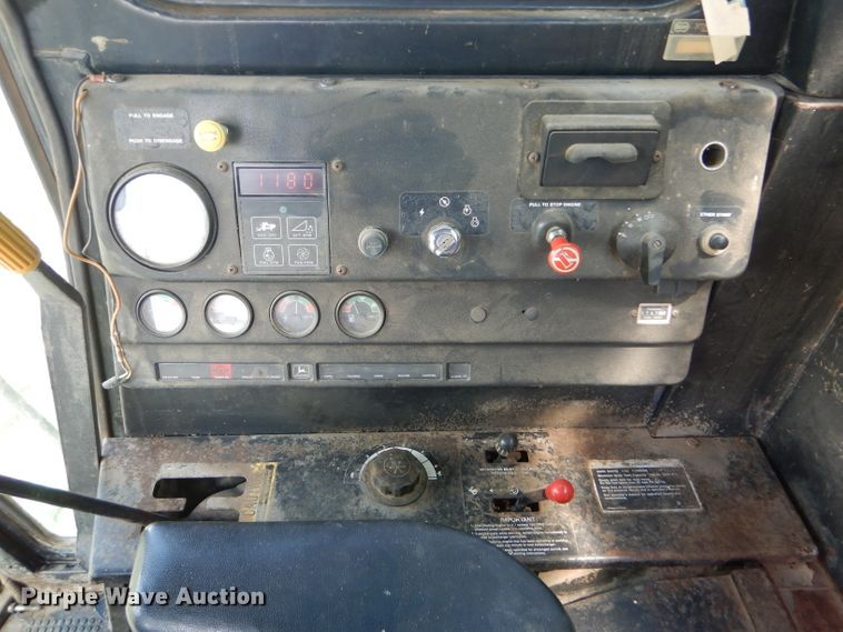 image for item FY9730 1983 John Deere 7720 combine