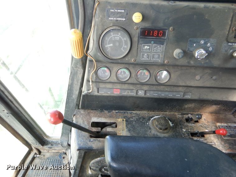 image for item FY9730 1983 John Deere 7720 combine