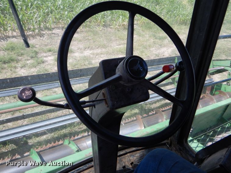 image for item FY9730 1983 John Deere 7720 combine