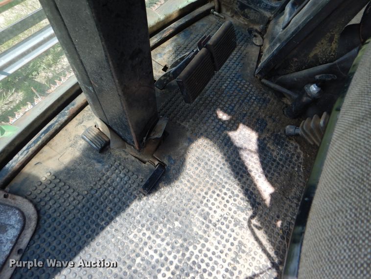 image for item FY9730 1983 John Deere 7720 combine