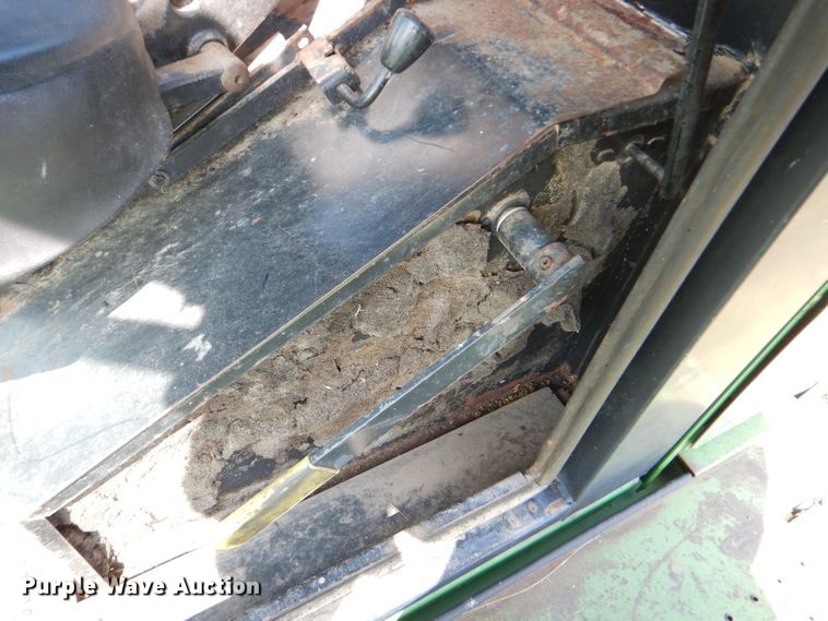 image for item FY9730 1983 John Deere 7720 combine