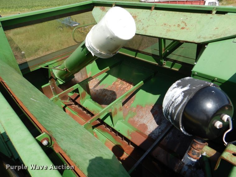 image for item FY9730 1983 John Deere 7720 combine