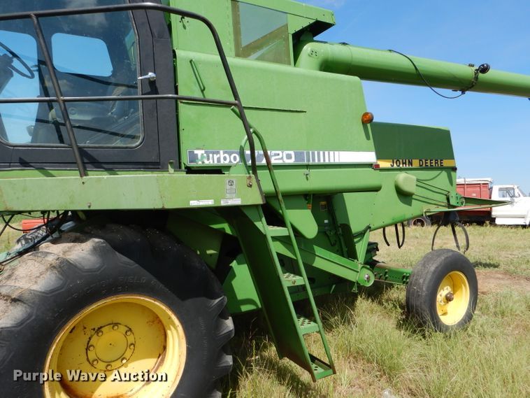 image for item FY9730 1983 John Deere 7720 combine