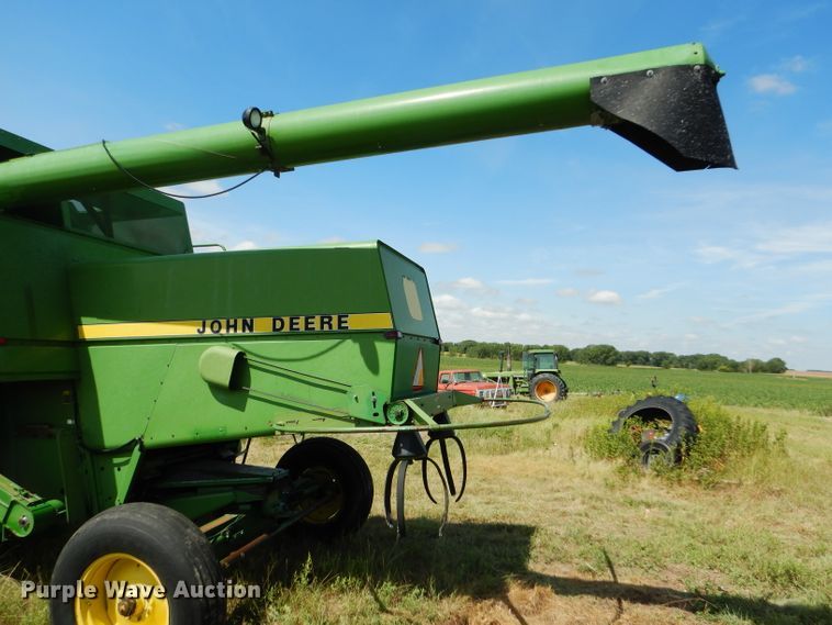 image for item FY9730 1983 John Deere 7720 combine