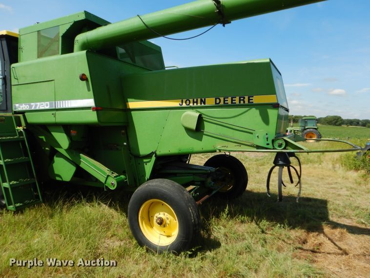 image for item FY9730 1983 John Deere 7720 combine