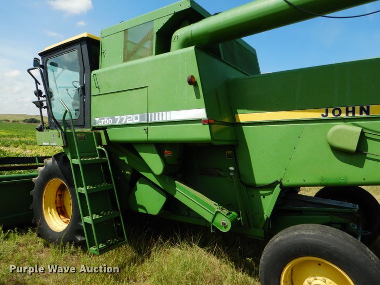 image for item FY9730 1983 John Deere 7720 combine