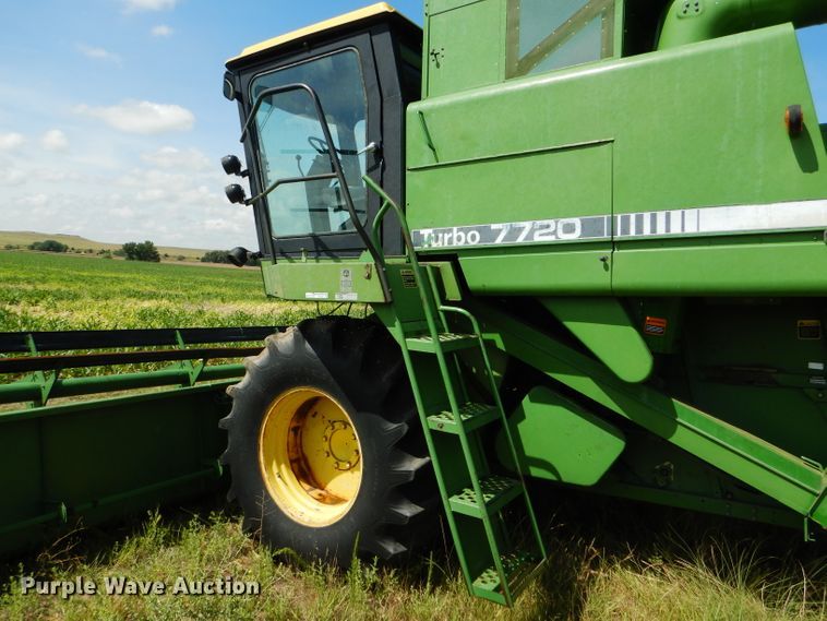 image for item FY9730 1983 John Deere 7720 combine