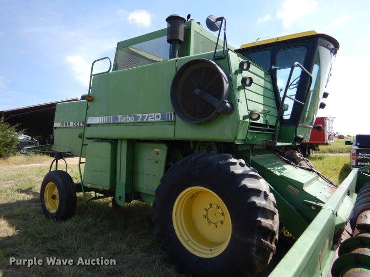 image for item FY9730 1983 John Deere 7720 combine