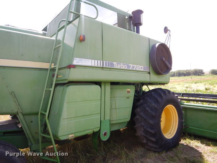 image for item FY9730 1983 John Deere 7720 combine