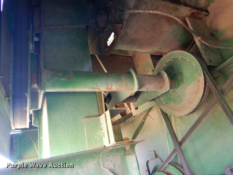 image for item FY9730 1983 John Deere 7720 combine