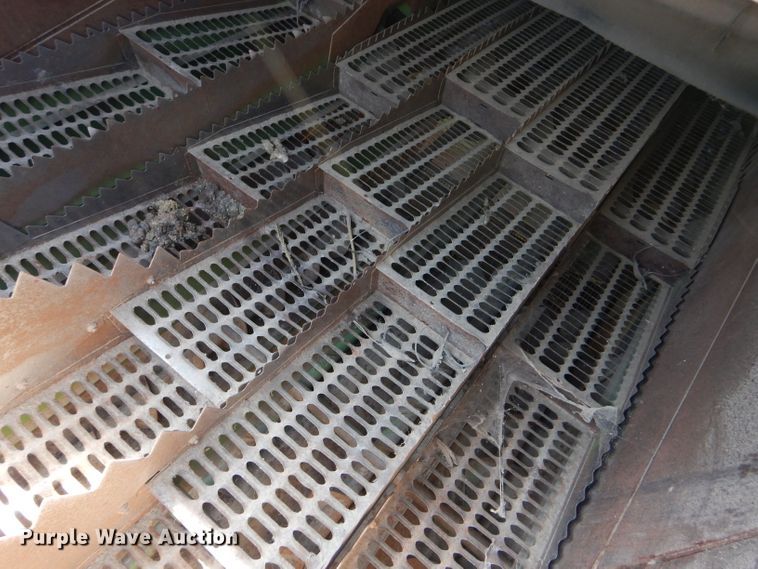 image for item FY9730 1983 John Deere 7720 combine