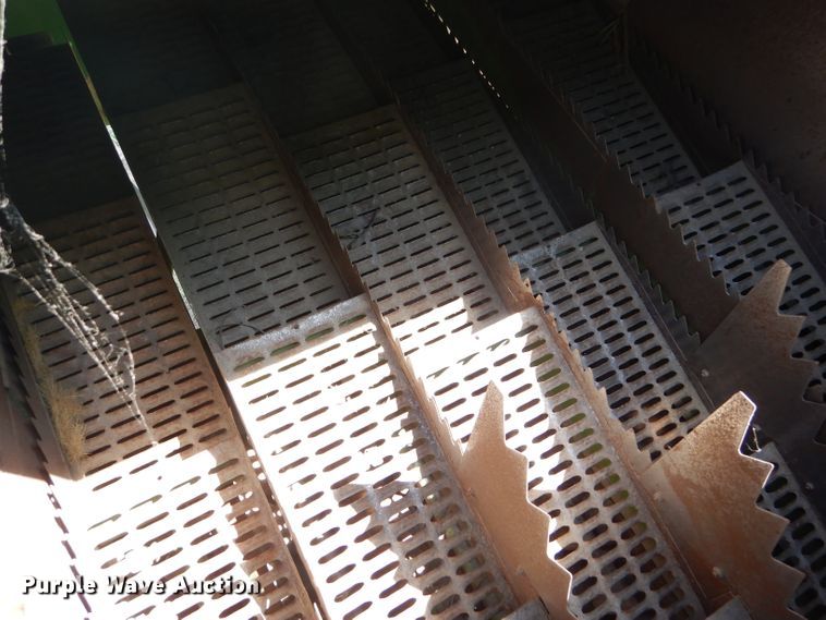 image for item FY9730 1983 John Deere 7720 combine