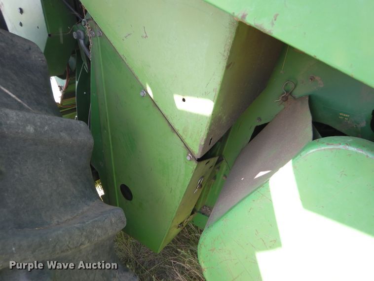 image for item FY9730 1983 John Deere 7720 combine