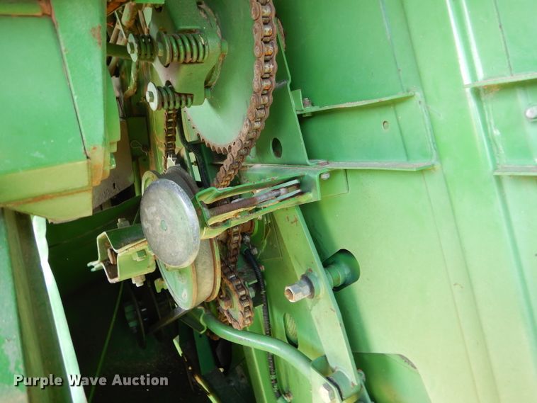 image for item FY9730 1983 John Deere 7720 combine