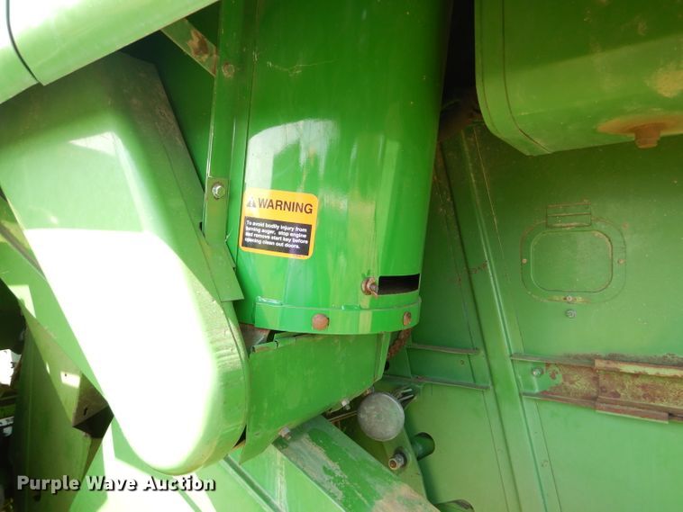 image for item FY9730 1983 John Deere 7720 combine