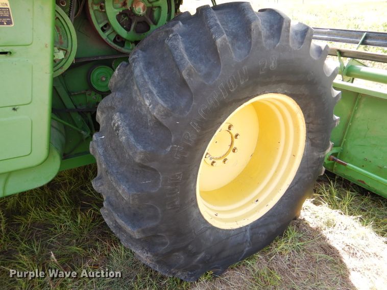 image for item FY9730 1983 John Deere 7720 combine