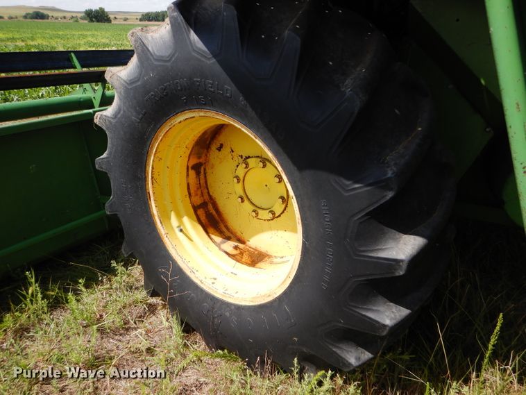 image for item FY9730 1983 John Deere 7720 combine