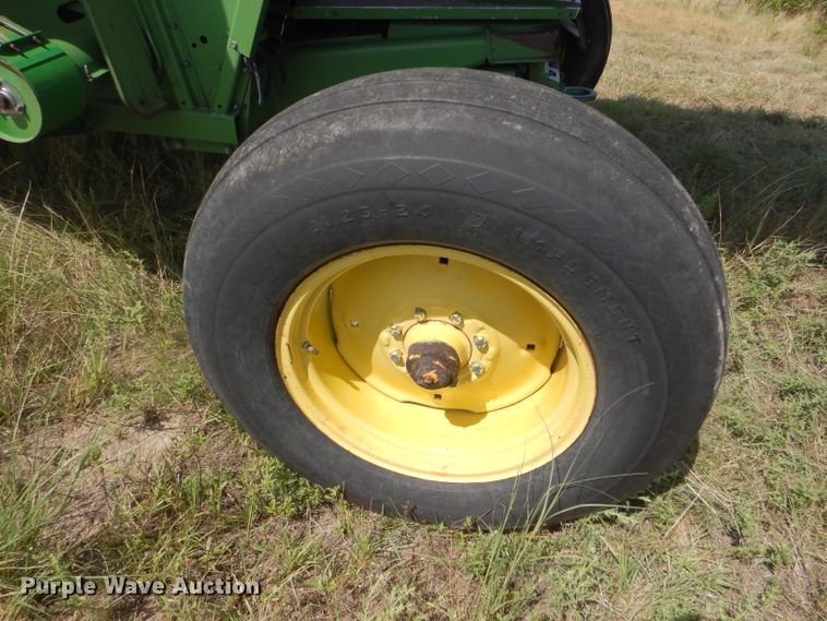 image for item FY9730 1983 John Deere 7720 combine