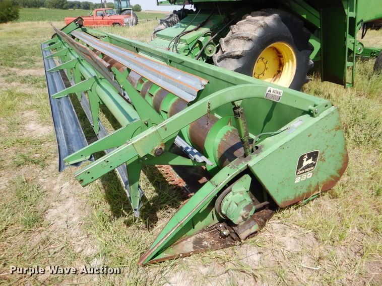 image for item FY9730 1983 John Deere 7720 combine
