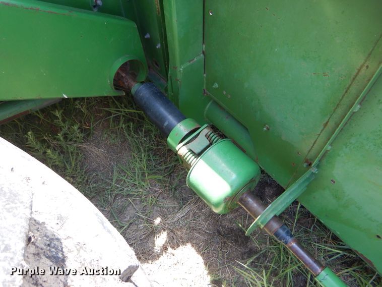 image for item FY9730 1983 John Deere 7720 combine