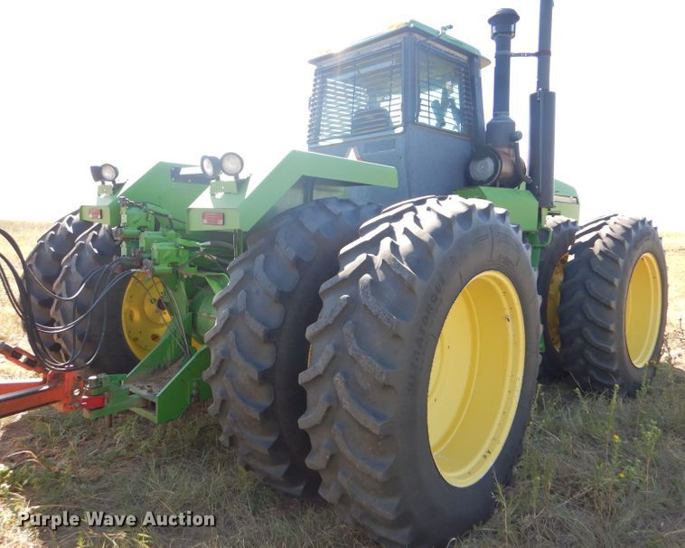 image for item FY9738 1995 John Deere 8870 4WD tractor