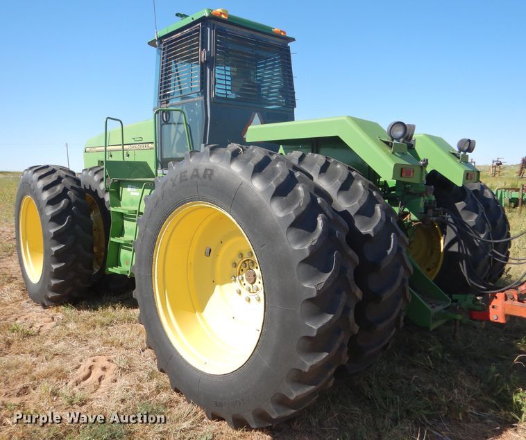 image for item FY9738 1995 John Deere 8870 4WD tractor