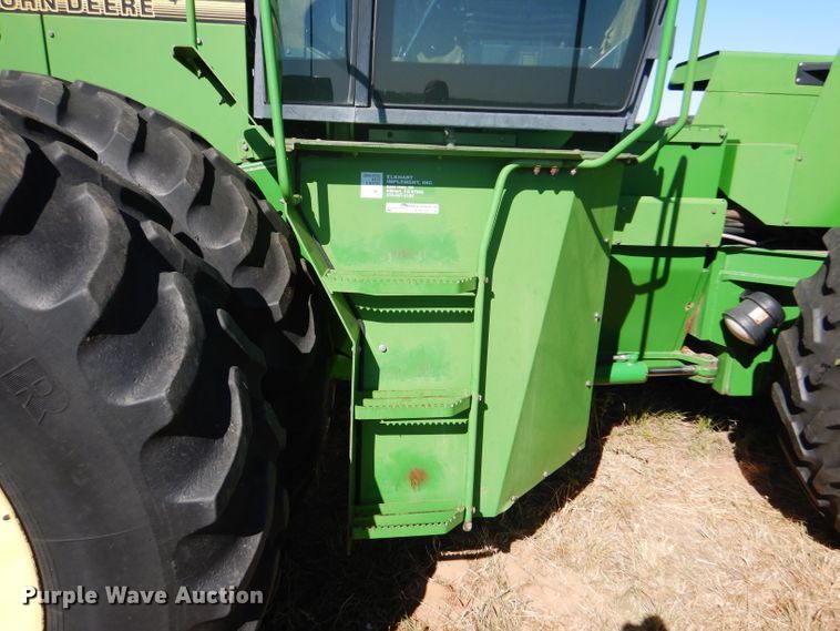 image for item FY9738 1995 John Deere 8870 4WD tractor