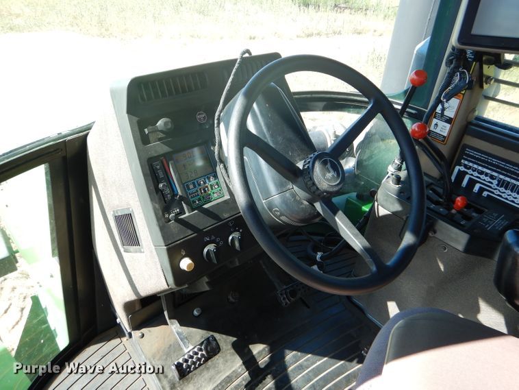 image for item FY9738 1995 John Deere 8870 4WD tractor