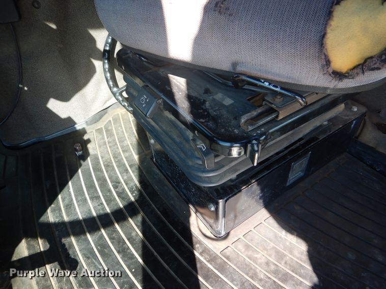 image for item FY9738 1995 John Deere 8870 4WD tractor