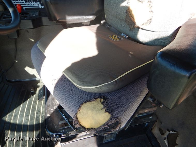 image for item FY9738 1995 John Deere 8870 4WD tractor