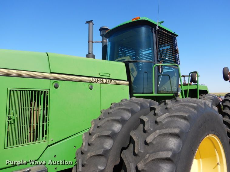 image for item FY9738 1995 John Deere 8870 4WD tractor