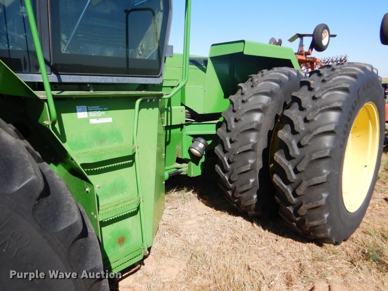 image for item FY9738 1995 John Deere 8870 4WD tractor