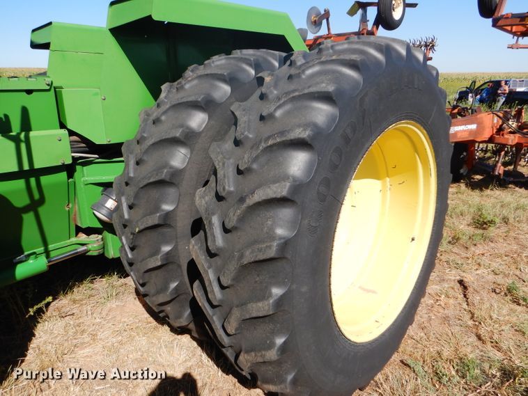 image for item FY9738 1995 John Deere 8870 4WD tractor