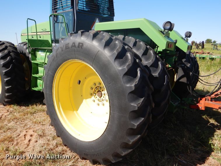 image for item FY9738 1995 John Deere 8870 4WD tractor