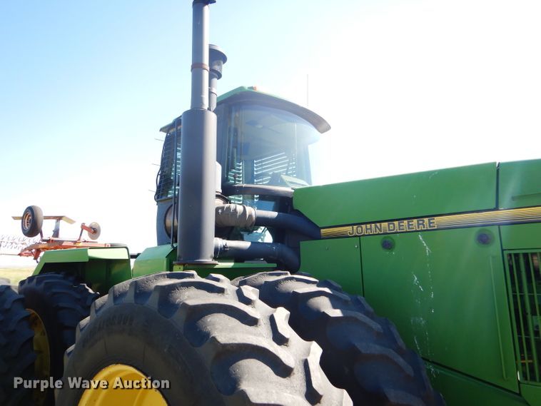 image for item FY9738 1995 John Deere 8870 4WD tractor