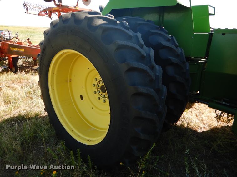 image for item FY9738 1995 John Deere 8870 4WD tractor