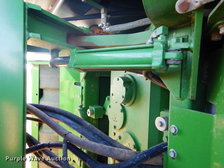 image for item FY9738 1995 John Deere 8870 4WD tractor